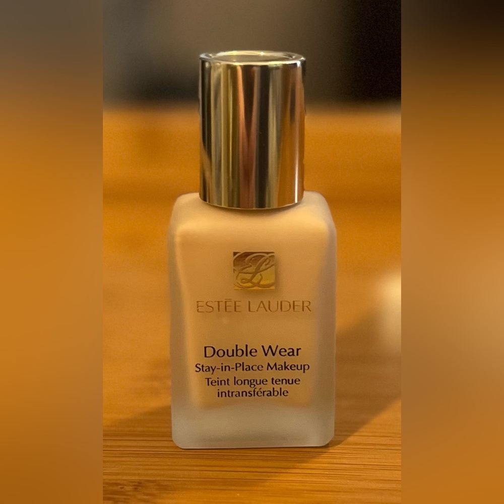Estee Lauder Double Wear Foundation - ivory nude